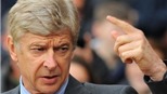 HLV Wenger tuyển người giải bài toán hàng thủ Arsenal